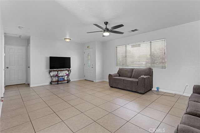 18563 Yucca Street, Hesperia, CA 92345