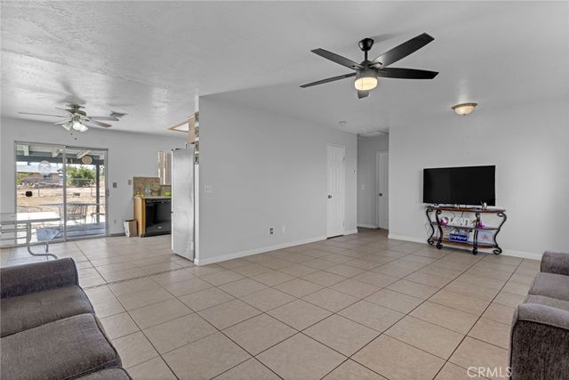 18563 Yucca Street, Hesperia, CA 92345