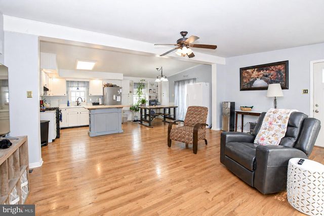 806 MULBERRY DR, Martinsburg, WV 25401
