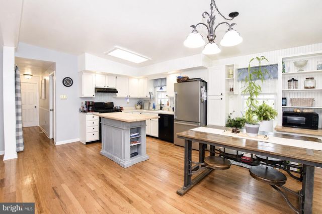806 MULBERRY DR, Martinsburg, WV 25401