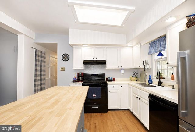806 MULBERRY DR, Martinsburg, WV 25401