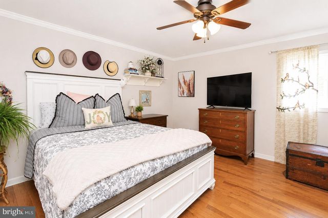 806 MULBERRY DR, Martinsburg, WV 25401