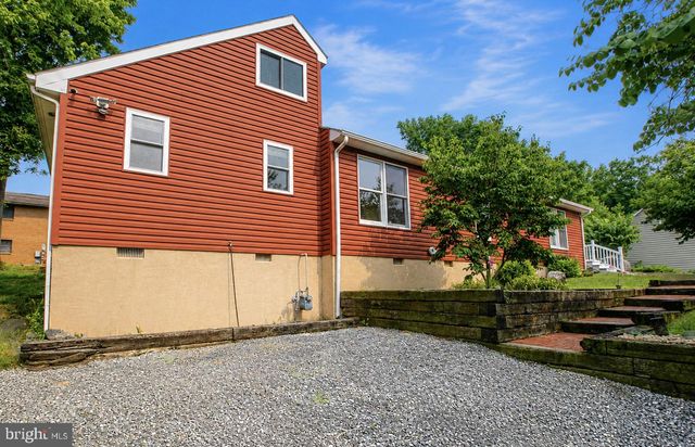 806 MULBERRY DR, Martinsburg, WV 25401
