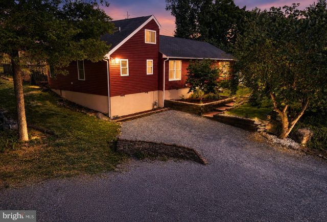 806 MULBERRY DR, Martinsburg, WV 25401
