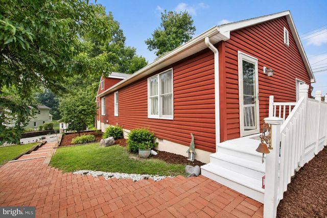 806 MULBERRY DR, Martinsburg, WV 25401