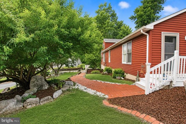 806 MULBERRY DR, Martinsburg, WV 25401