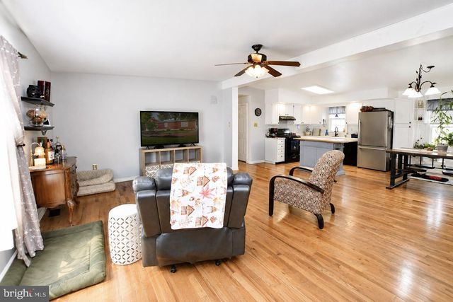 806 MULBERRY DR, Martinsburg, WV 25401