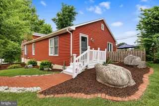 806 MULBERRY DR, Martinsburg, WV 25401