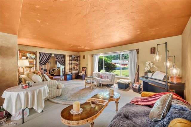 24720 Dundee Drive, Richmond Heights, OH 44143