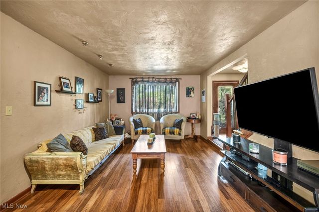 24720 Dundee Drive, Richmond Heights, OH 44143