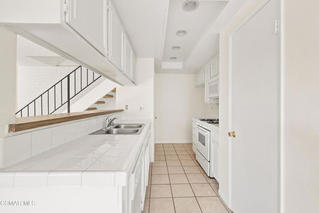 2026 Calle La Sombra 2, Simi Valley, CA 93063