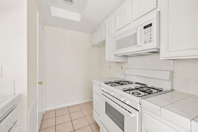 2026 Calle La Sombra 2, Simi Valley, CA 93063