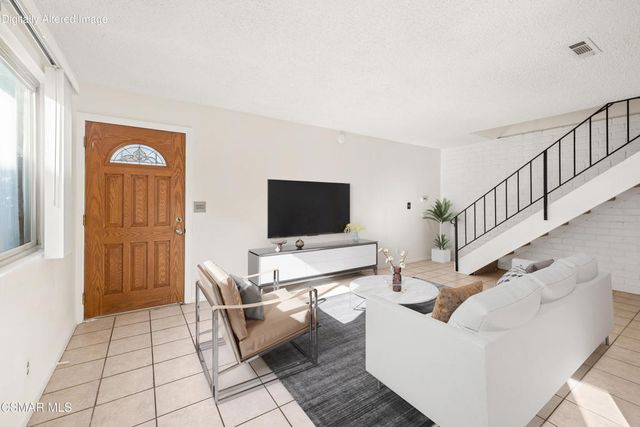 2026 Calle La Sombra 2, Simi Valley, CA 93063