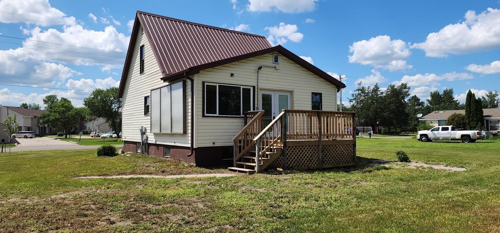 1402 3rd Street NE, Staples, MN 56479