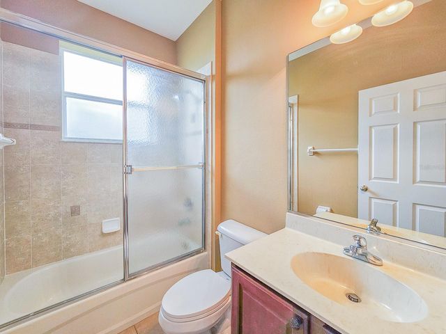 18 SQUIRREL PLACE, Palm Coast, FL 32164