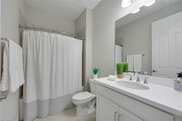 18725 Lake Hammock DR, Naples, FL 34114
