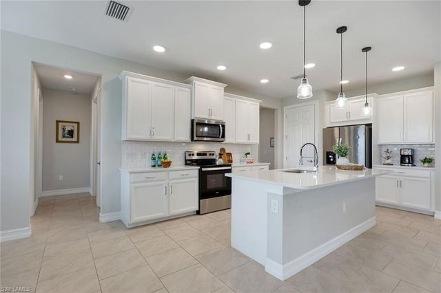 18725 Lake Hammock DR, Naples, FL 34114