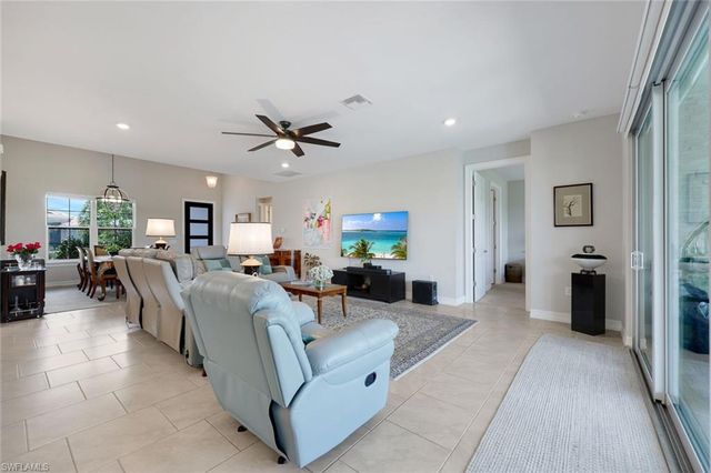 18725 Lake Hammock DR, Naples, FL 34114