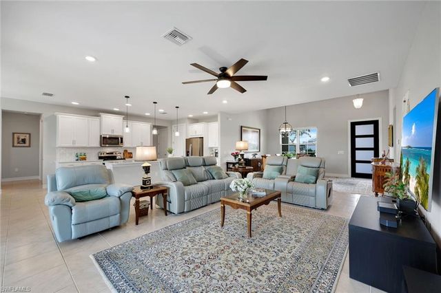 18725 Lake Hammock DR, Naples, FL 34114