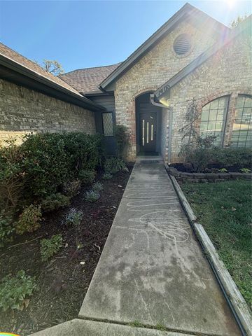 1400 Sandhurst Circle, Edmond, OK 73034