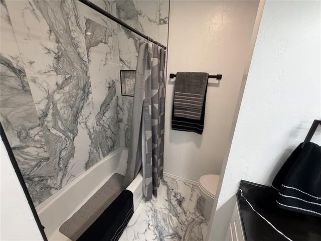 1400 Sandhurst Circle, Edmond, OK 73034