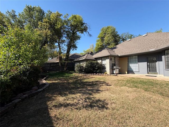 1400 Sandhurst Circle, Edmond, OK 73034