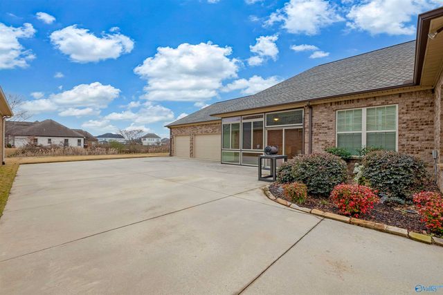 25390 Castlebury Drive, Athens, AL 35613