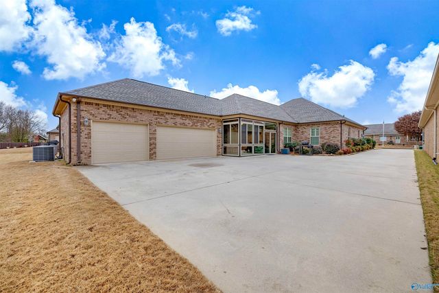 25390 Castlebury Drive, Athens, AL 35613