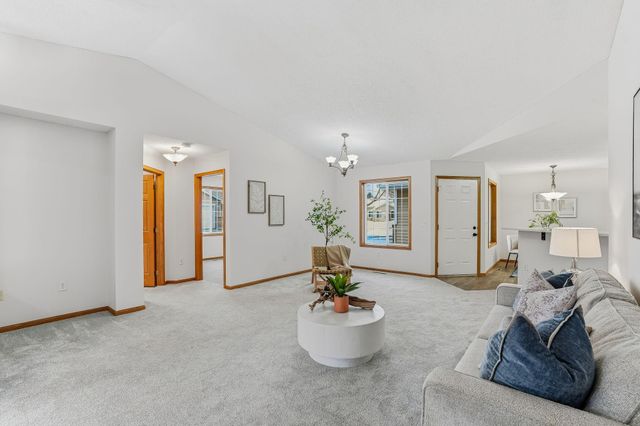 6140 150th Street N, Hugo, MN 55038