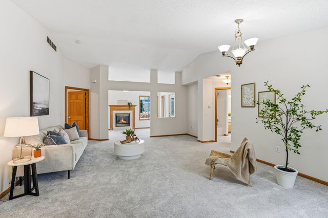 6140 150th Street N, Hugo, MN 55038