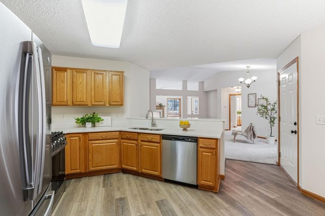 6140 150th Street N, Hugo, MN 55038