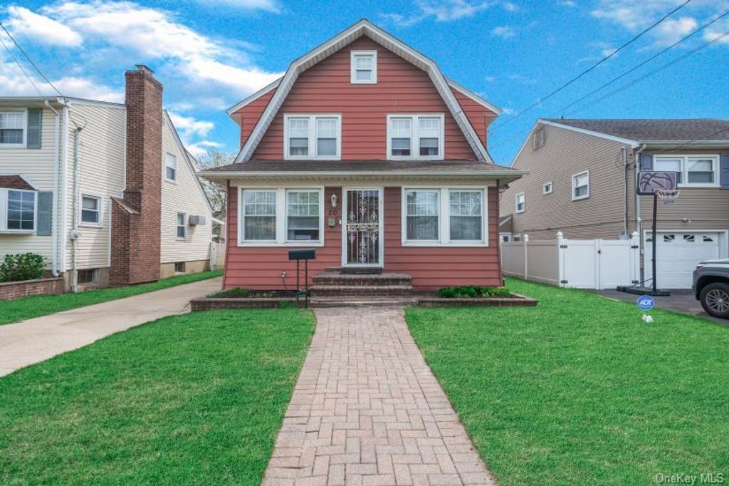 20 Nassau Boulevard, Malverne, NY 11565