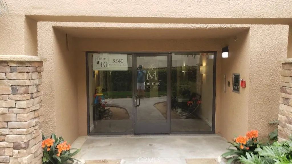 5540 Owensmouth Avenue 216, Woodland Hills, CA 91367