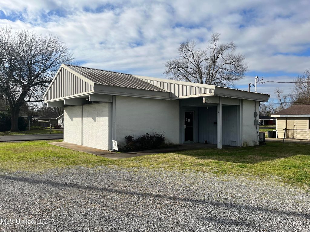 401 Lynn Street, Office Building #2, Vidalia, LA 71373