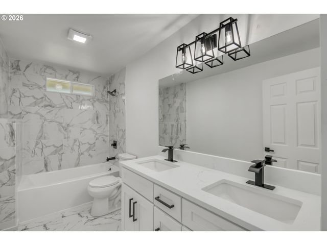 18010 Se STEPHENS St, Portland, OR 97233