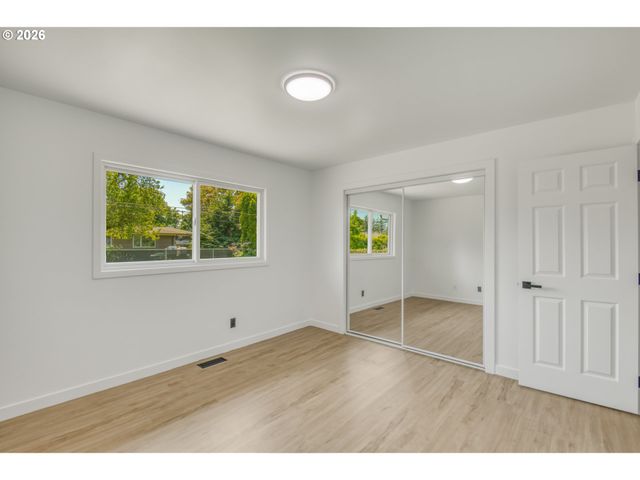 18010 Se STEPHENS St, Portland, OR 97233