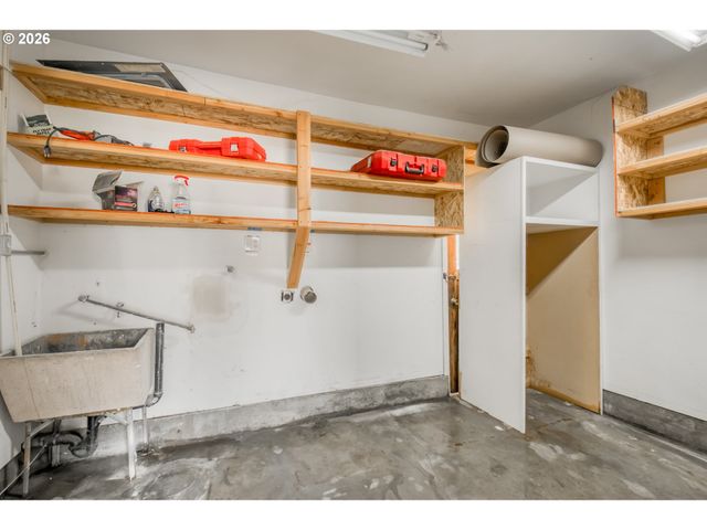 18010 Se STEPHENS St, Portland, OR 97233