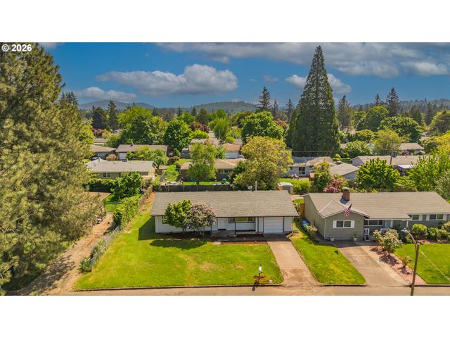 18010 Se STEPHENS St, Portland, OR 97233