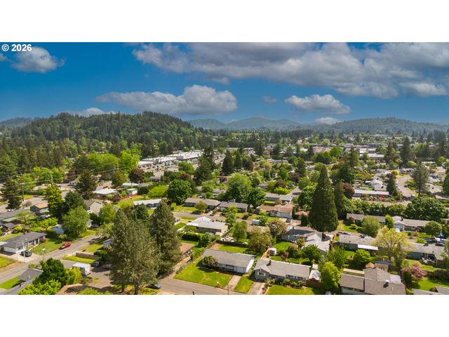 18010 Se STEPHENS St, Portland, OR 97233
