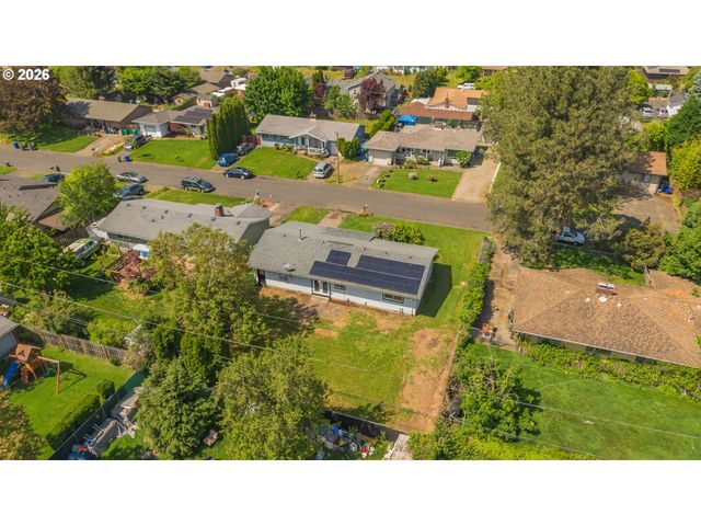 18010 Se STEPHENS St, Portland, OR 97233