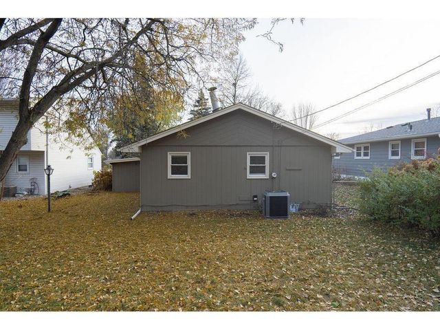 6418 Knoll St N, Golden Valley, MN 55427