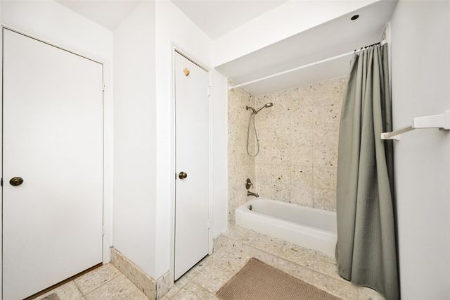 3030 Bernadette Lane, Houston, TX 77043