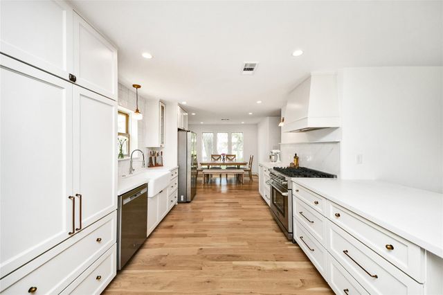 3030 Bernadette Lane, Houston, TX 77043