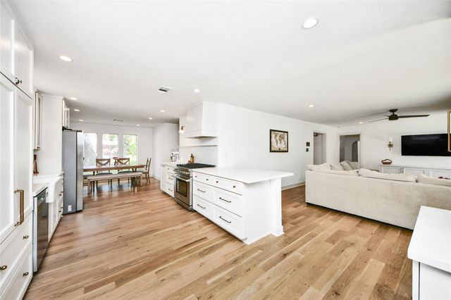 3030 Bernadette Lane, Houston, TX 77043