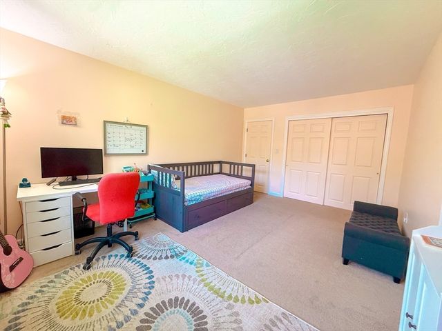 25 Westview Rd 25, Natick, MA 01760