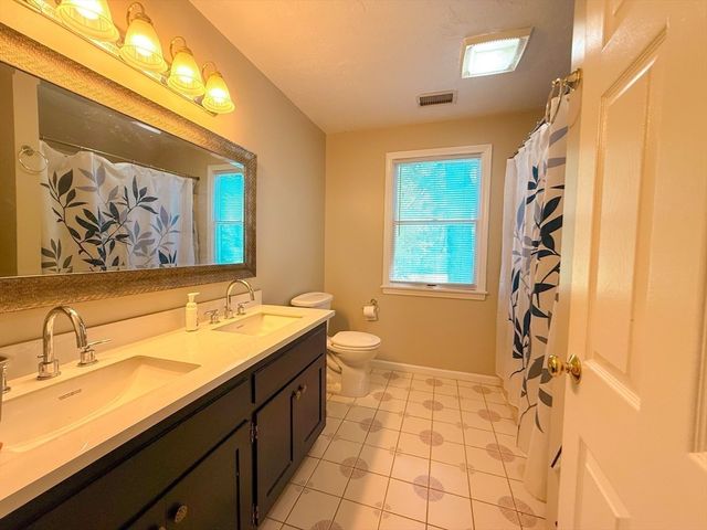 25 Westview Rd 25, Natick, MA 01760