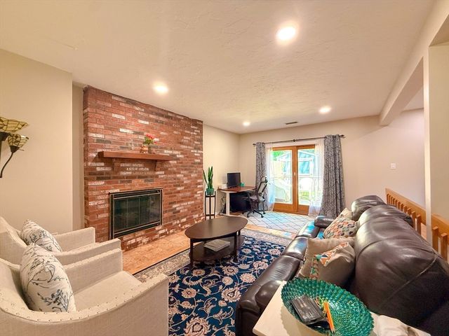 25 Westview Rd 25, Natick, MA 01760