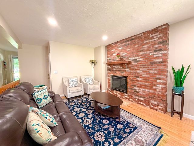 25 Westview Rd 25, Natick, MA 01760