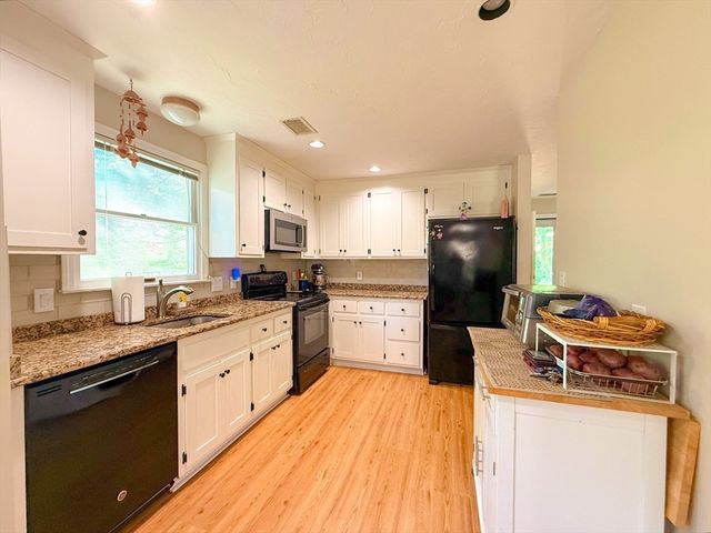 25 Westview Rd 25, Natick, MA 01760