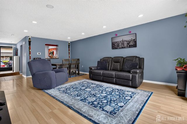 299 Hampshire Drive, Plainsboro, NJ 08536